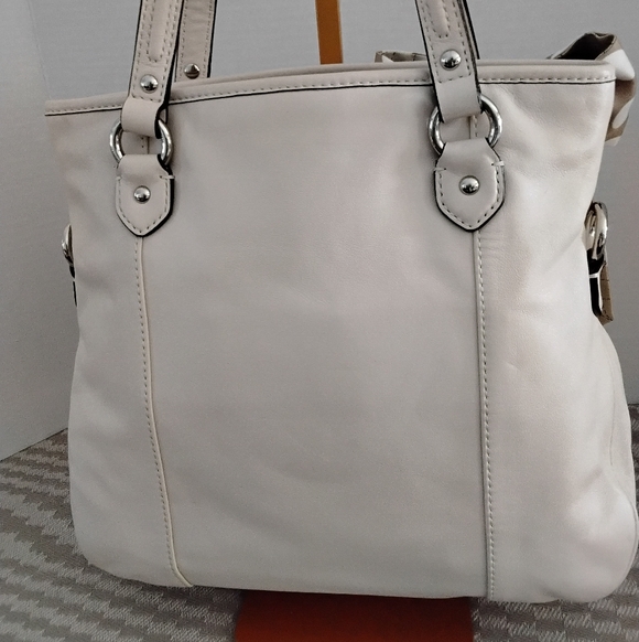 Coach Daisy Mia Cream Leather F-239014 EUC - Picture 2 of 9